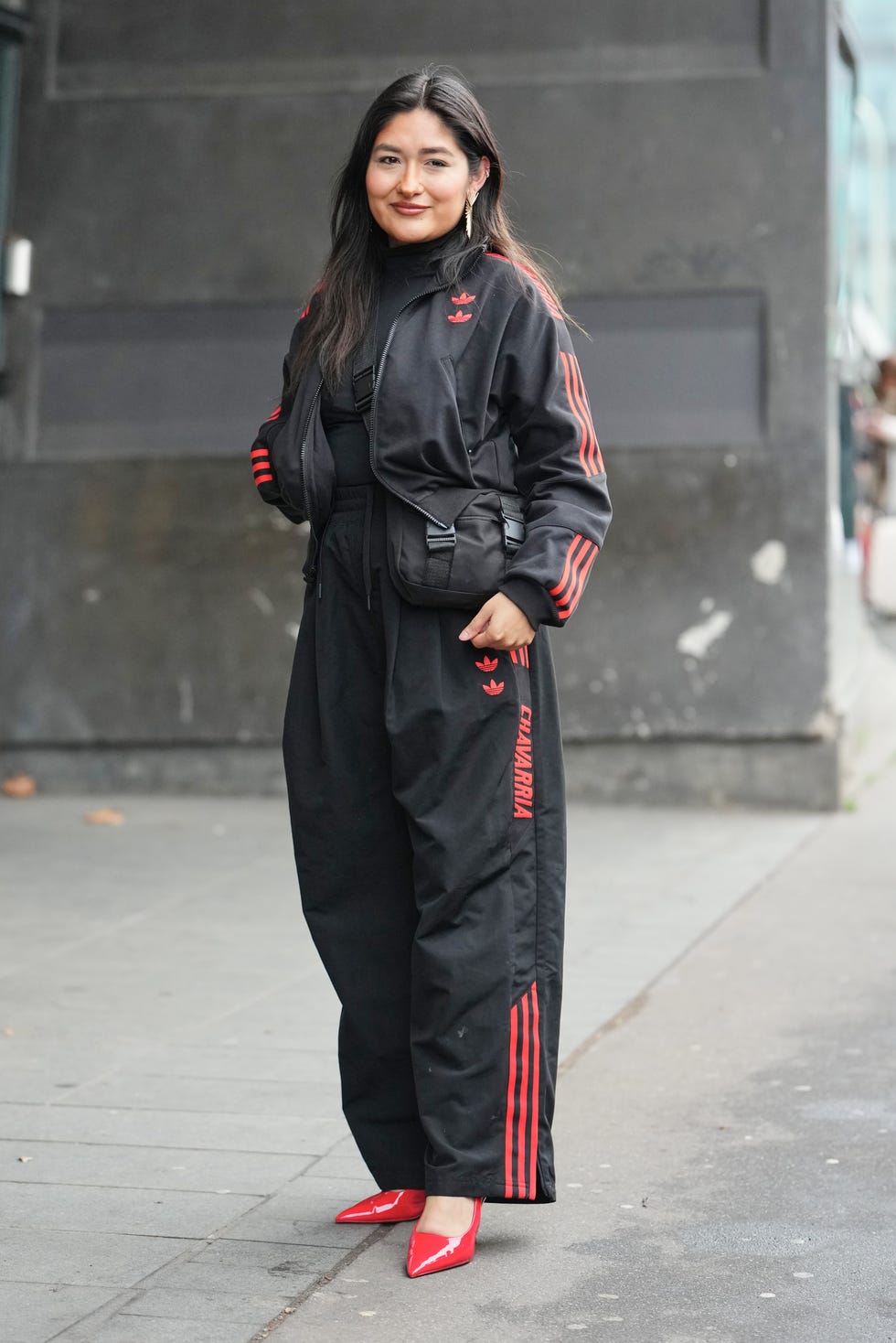 Sporty Tracksuit Meets Red Heels for an Unexpected Errand Look Sporty Tracksuit Meets Red Heels for an Unexpected Errand Look — Errands Outfits 2027