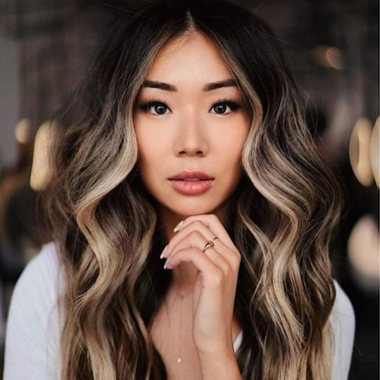 Mid-Back Wavy Dark Brown With Blonde Highlights Mid-Back Wavy Dark Brown With Blonde Highlights — Hairstyles 2027 for College