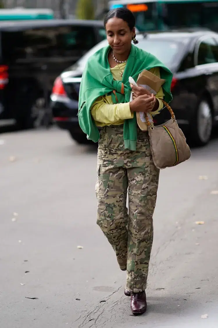 Camouflage Cargo Pants with Bright Sweatshirt for Day Out Camouflage Cargo Pants with Bright Sweatshirt for Day Out — Cargo Pants Outfits 2027