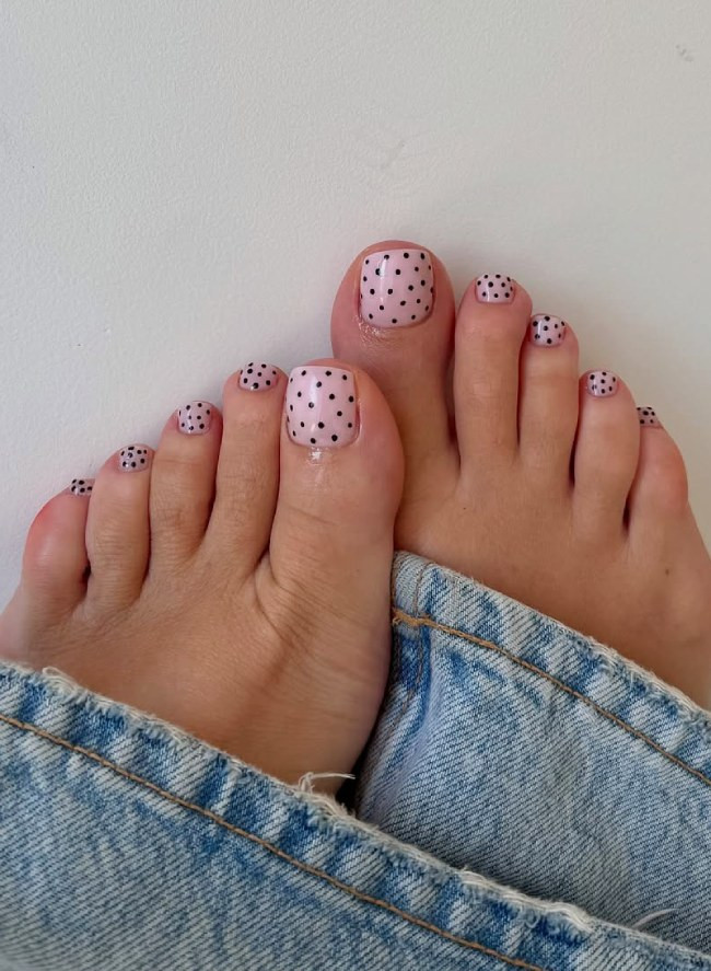 Polka Dot Black and Pink Toenails Polka Dot Black and Pink Toenails — Neutral Toe Nails 2027