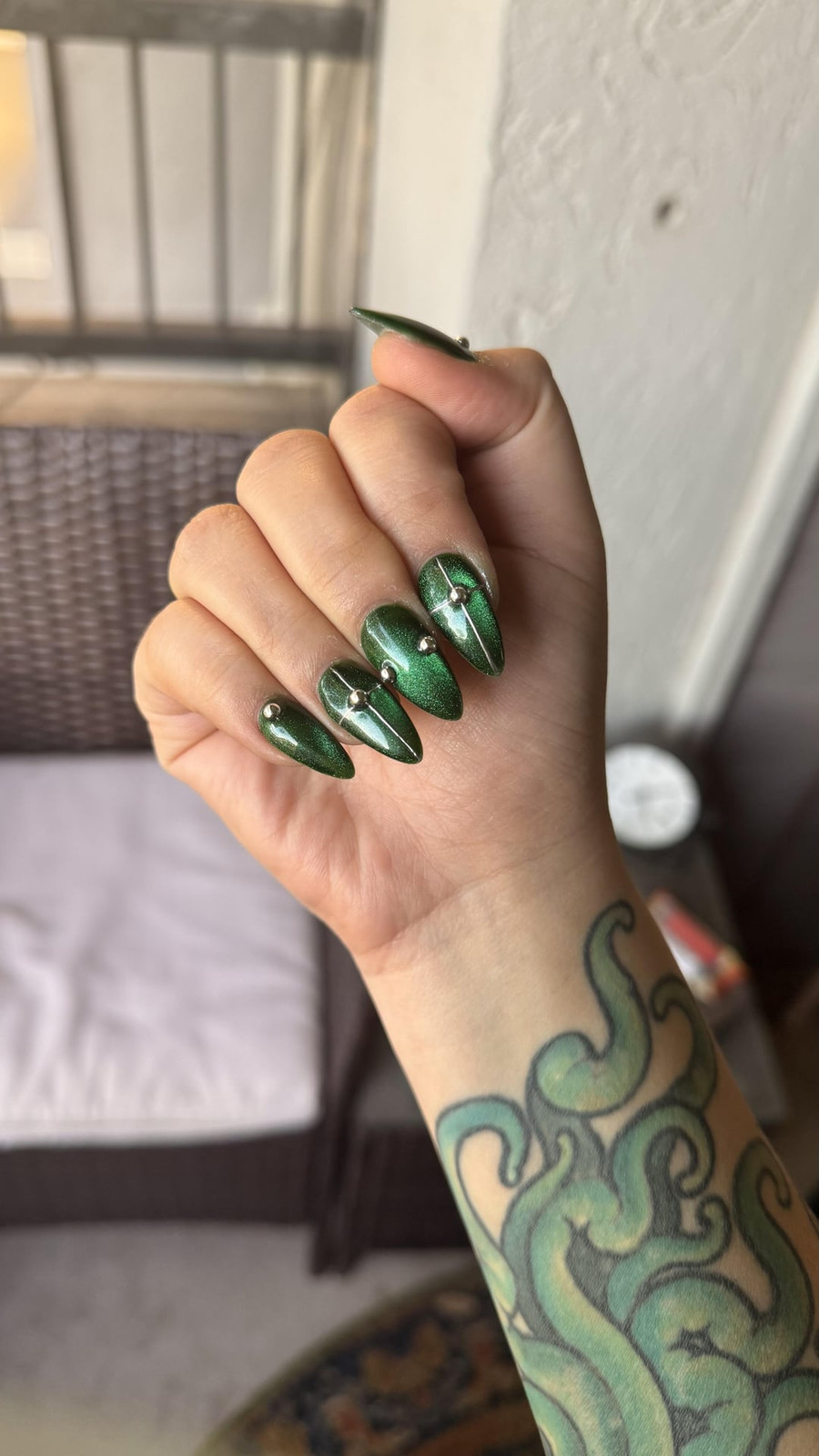 Glitter Emerald Stilettos with Rhinestones Glitter Emerald Stilettos with Rhinestones — Emerald Nails 2027