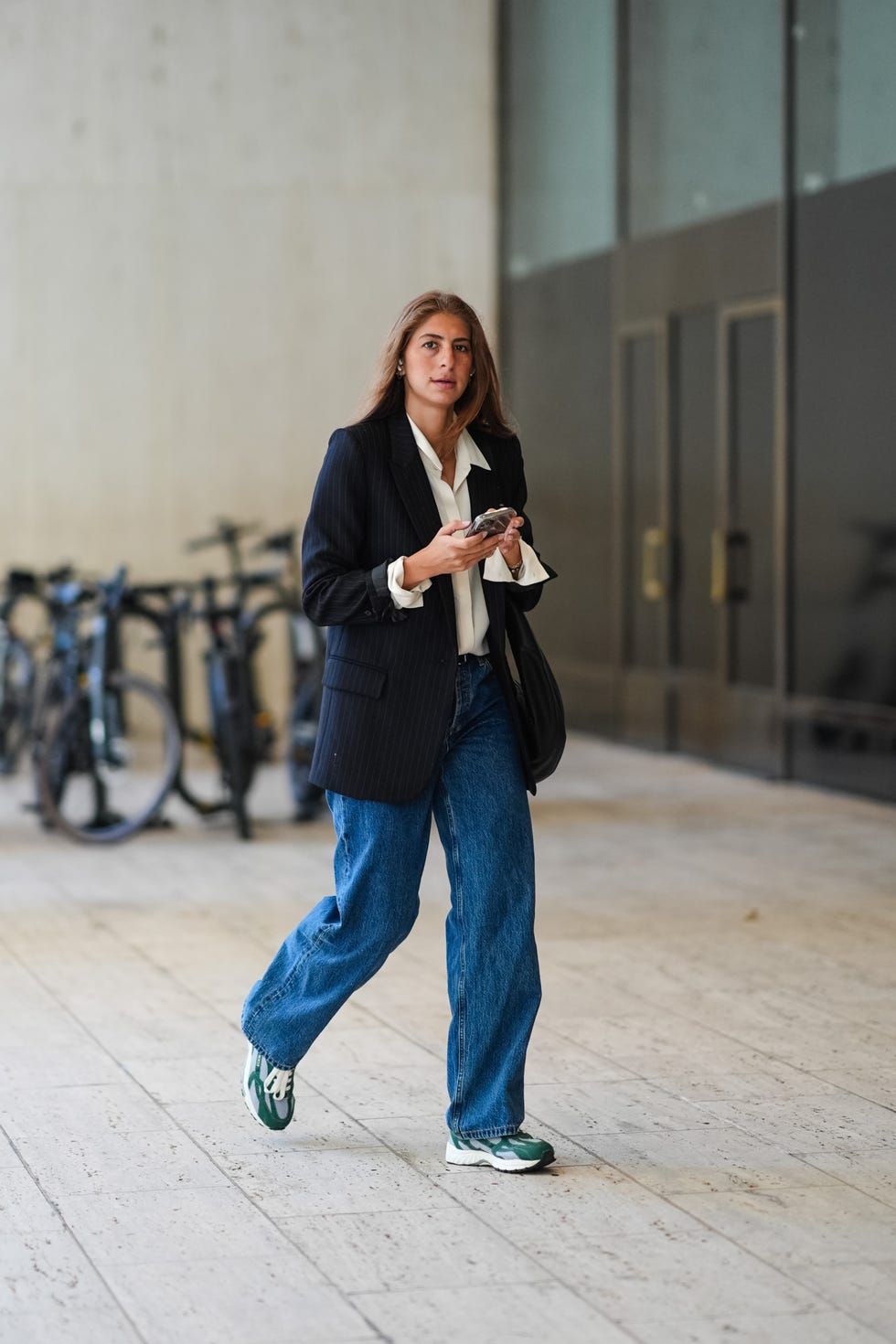 Oversized Navy Blazer with Wide-Leg Jeans for Casual Office Days Oversized Navy Blazer with Wide-Leg Jeans for Casual Office Days — Tech Office Outfits 2027