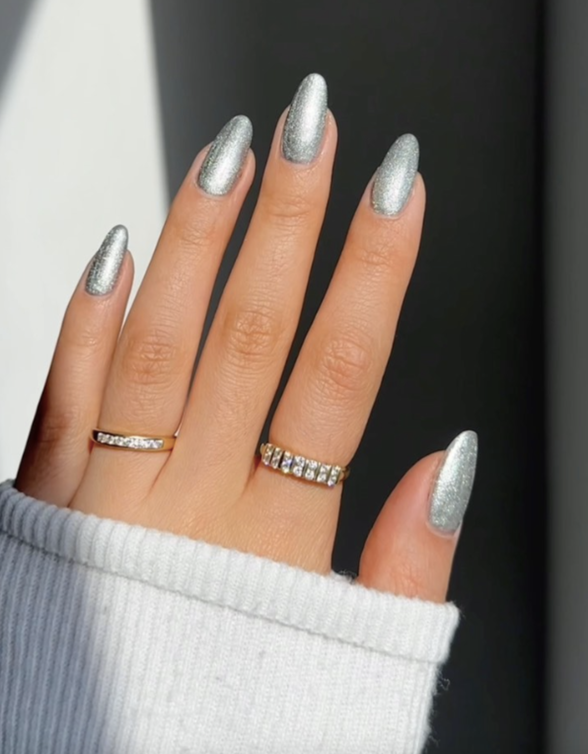 Shimmering Silver Glitter Nails Shimmering Silver Glitter Nails — Silver Nails 2027