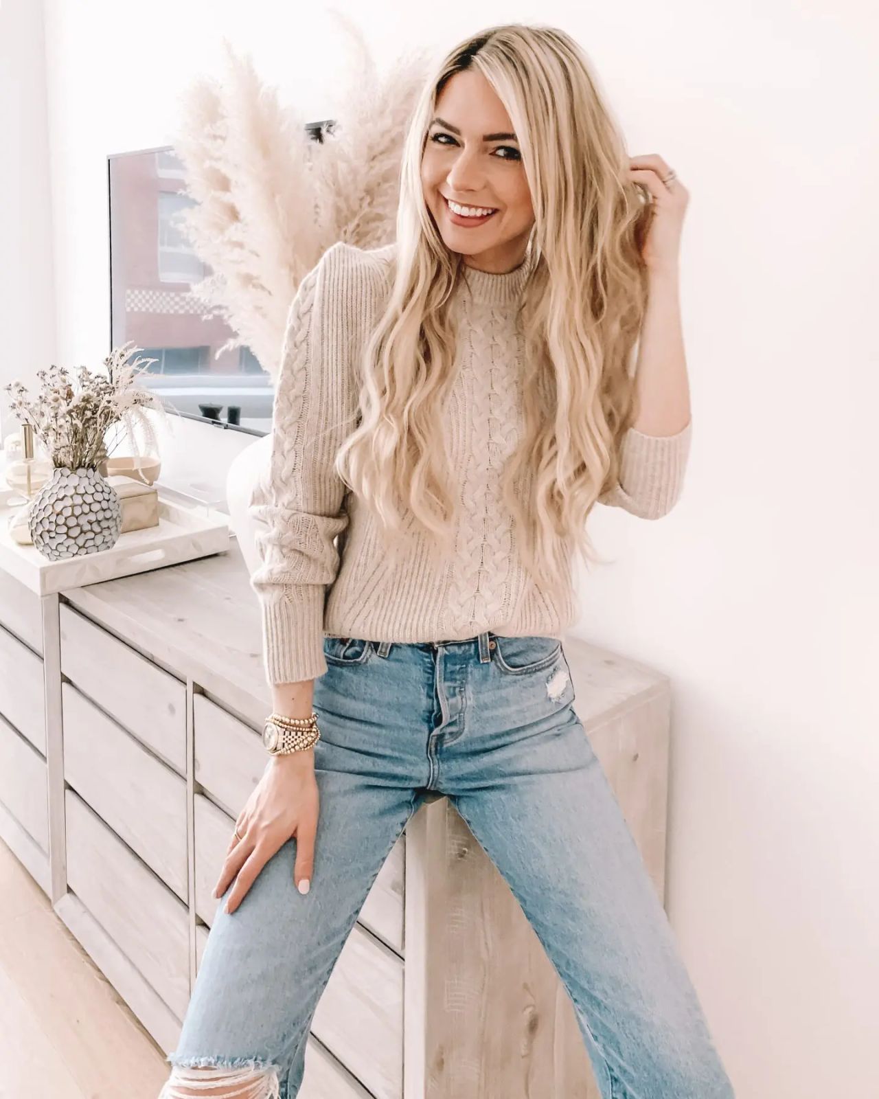 Cozy Textures: Light Jeans with a Cable-Knit Sweater Cozy Textures: Light Jeans with a Cable-Knit Sweater — Straight Leg Jeans Outfits 2027