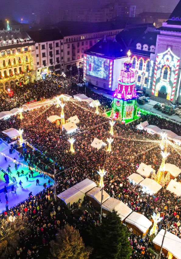 Bustling Christmas Market Scene with Festive Lights — Christmas Market Outfits 2026