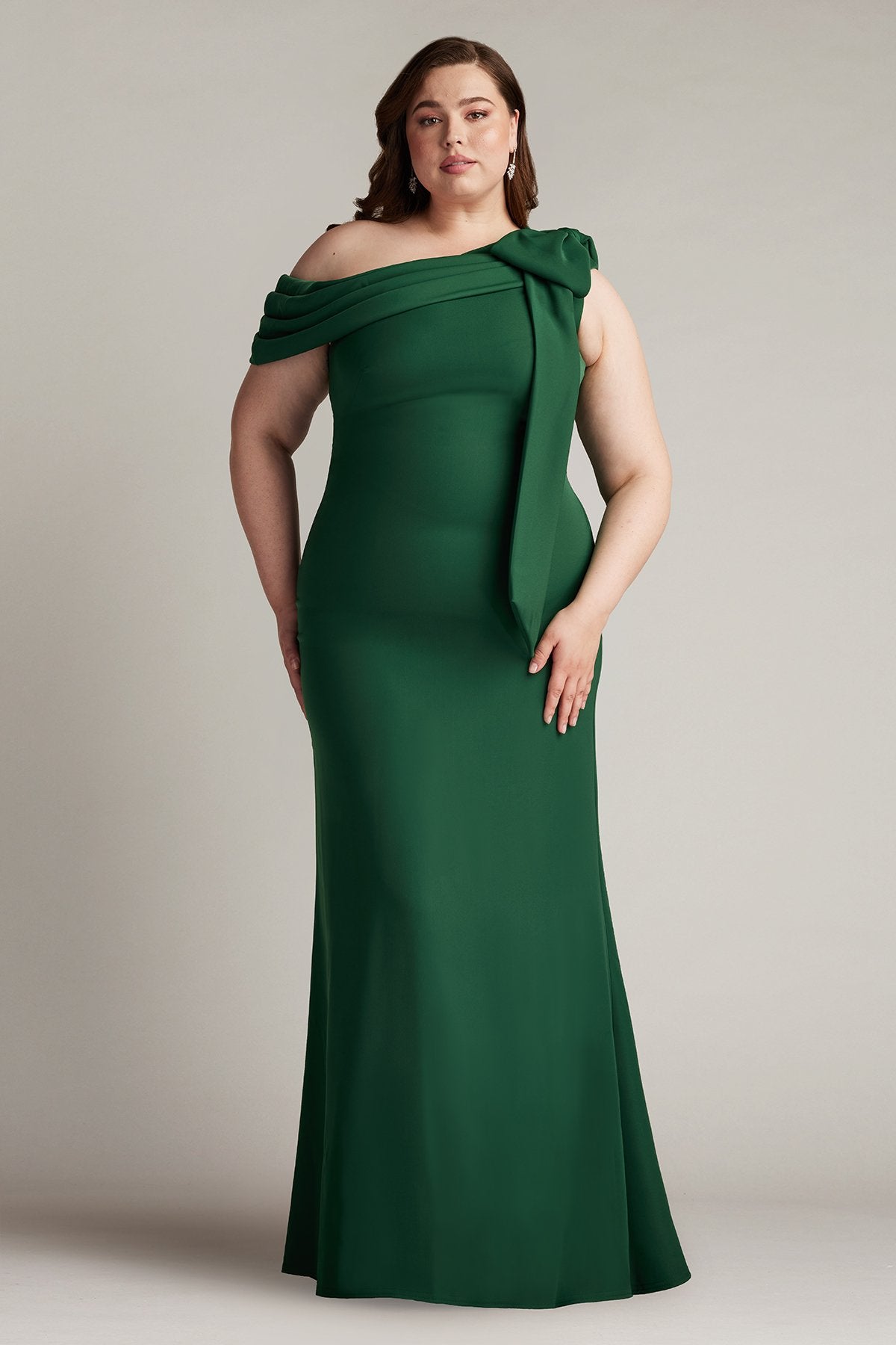 Emerald Green One-Shoulder Crepe Gown for Formal Elegance Emerald Green One-Shoulder Crepe Gown for Formal Elegance — Plus Size Wedding Guest Outfits 2027