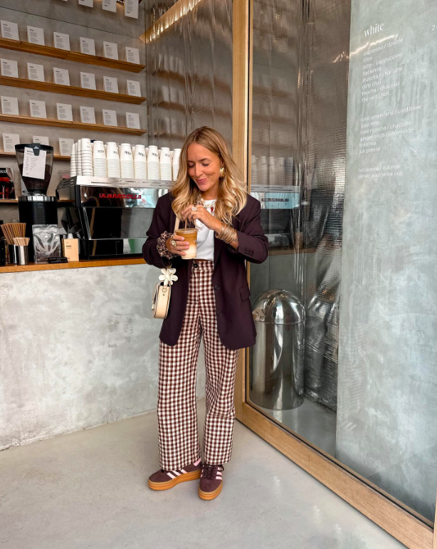 Oversized Blazer and Gingham Trousers for Casual Chic Oversized Blazer and Gingham Trousers for Casual Chic — Brown Outfits 2027