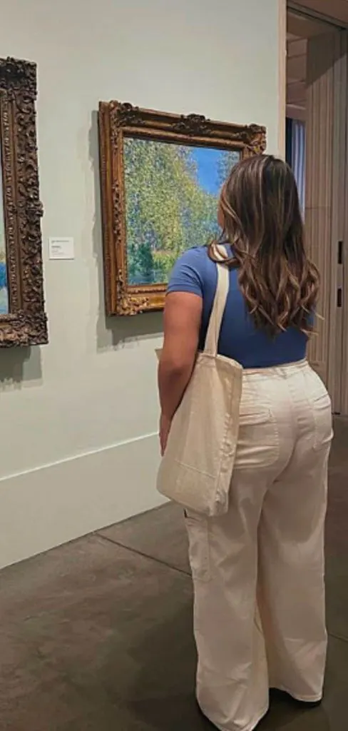 Casual Cream Trousers Paired with a Simple Tee for Museum Exploration Casual Cream Trousers Paired with a Simple Tee for Museum Exploration — Museum Outfits 2027