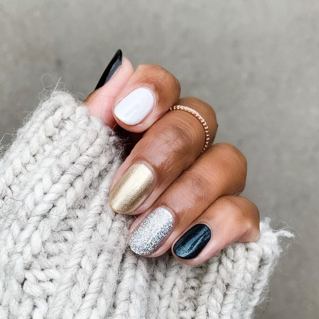 Full Cover Silver Sequin Sparkle Full Cover Silver Sequin Sparkle — Short New Years Nails 2027