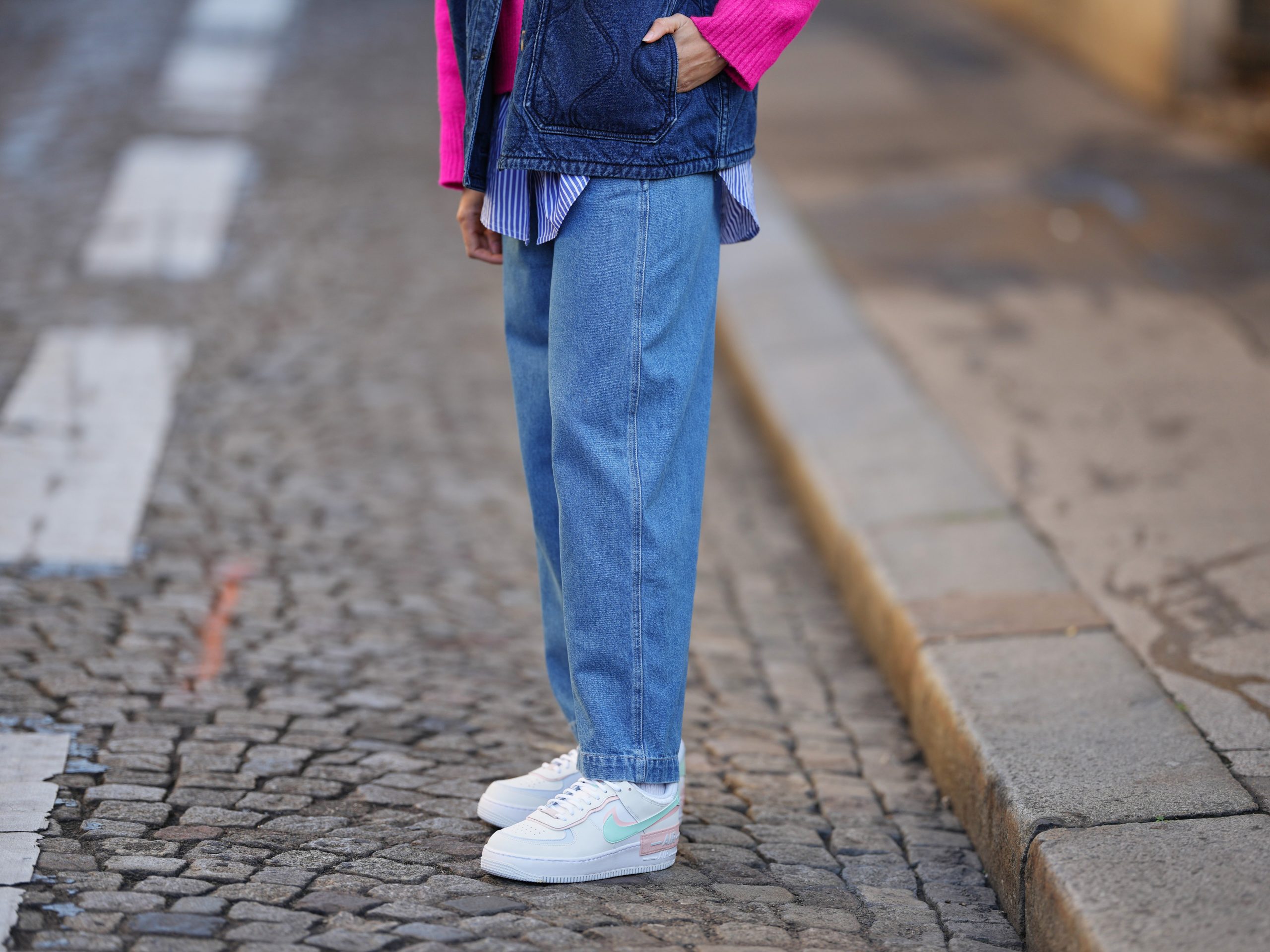 Denim Vest Layering with Striped Shirt and Wide-Leg Jeans Denim Vest Layering with Striped Shirt and Wide-Leg Jeans — Retro Sneakers Outfits 2027