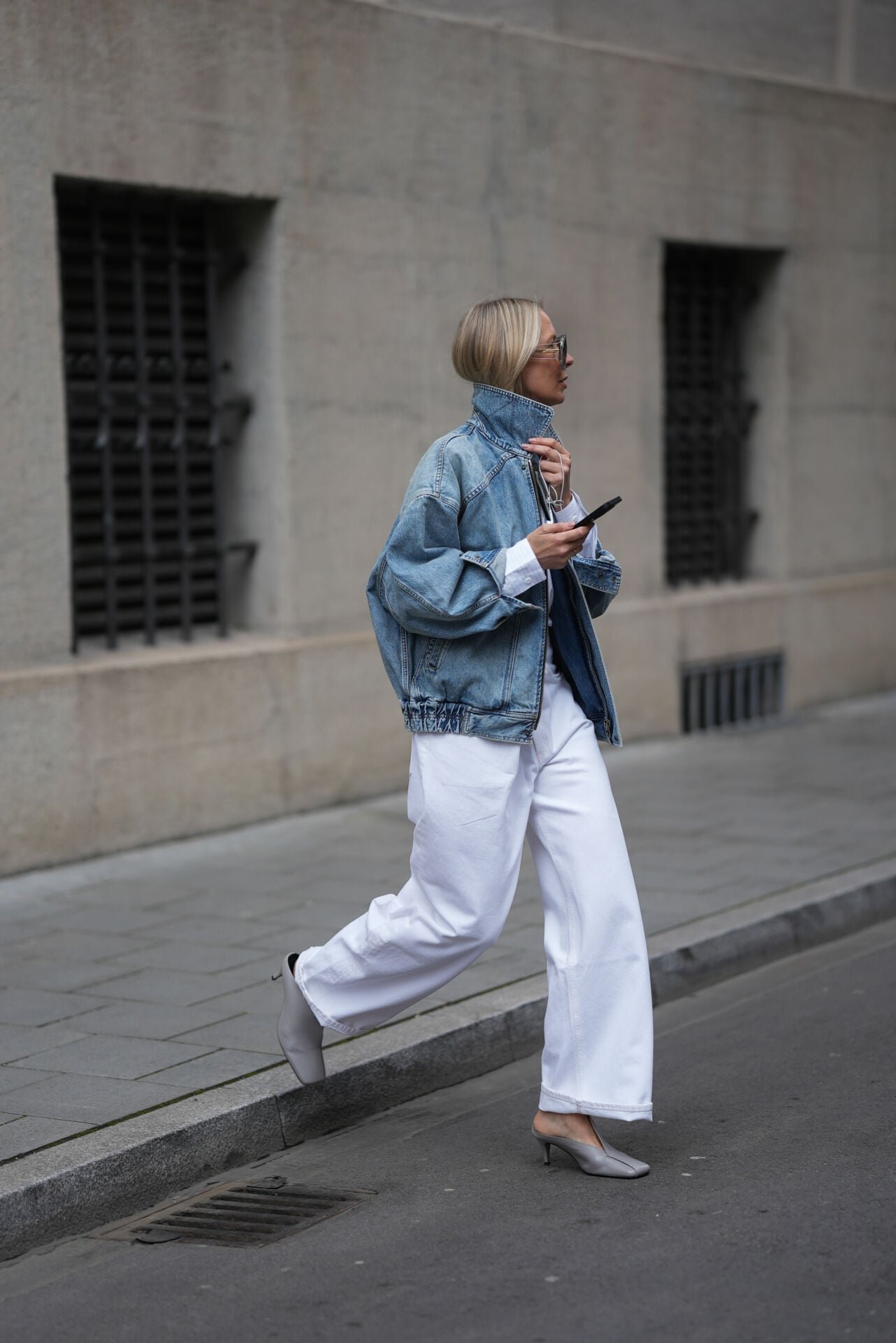 Oversized Denim Jacket with Vest and Wide-Leg Pants Oversized Denim Jacket with Vest and Wide-Leg Pants — Light Jacket Outfits 2027