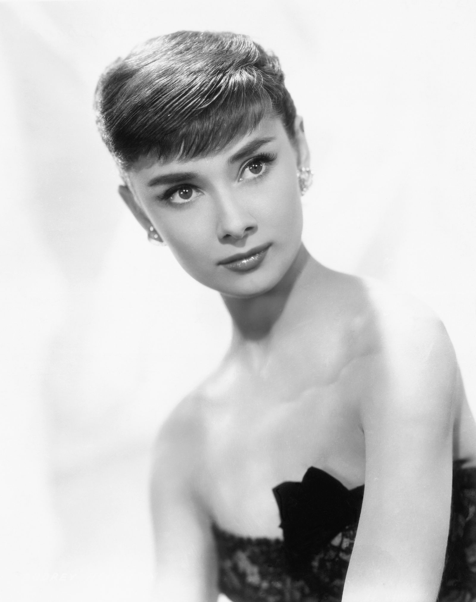 Dark Pixie With Smooth Upward Styling Dark Pixie With Smooth Upward Styling — Vintage Pixie 2027