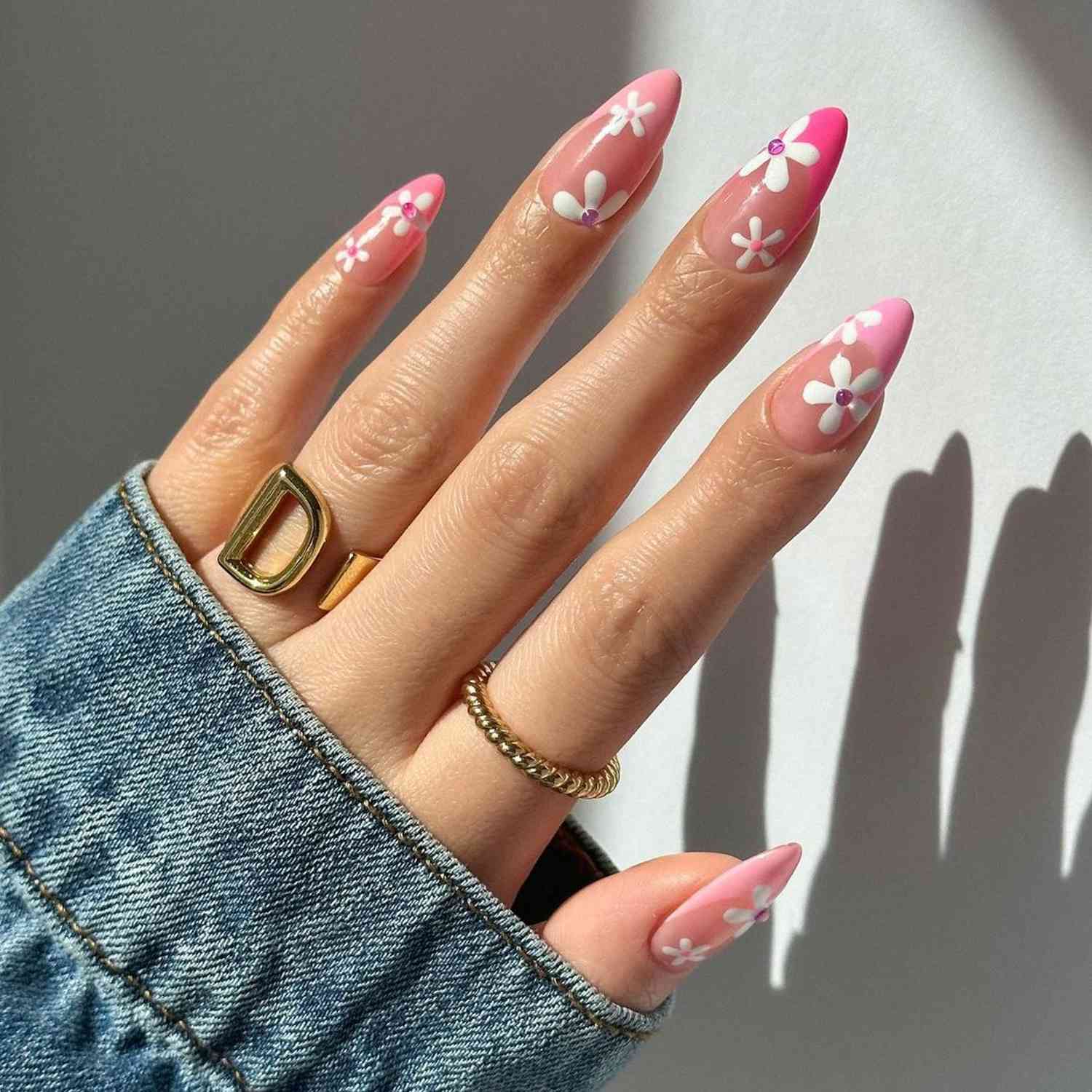 Pink Daisies with Pink Centers Pink Daisies with Pink Centers — Daisy Flower Nails 2027