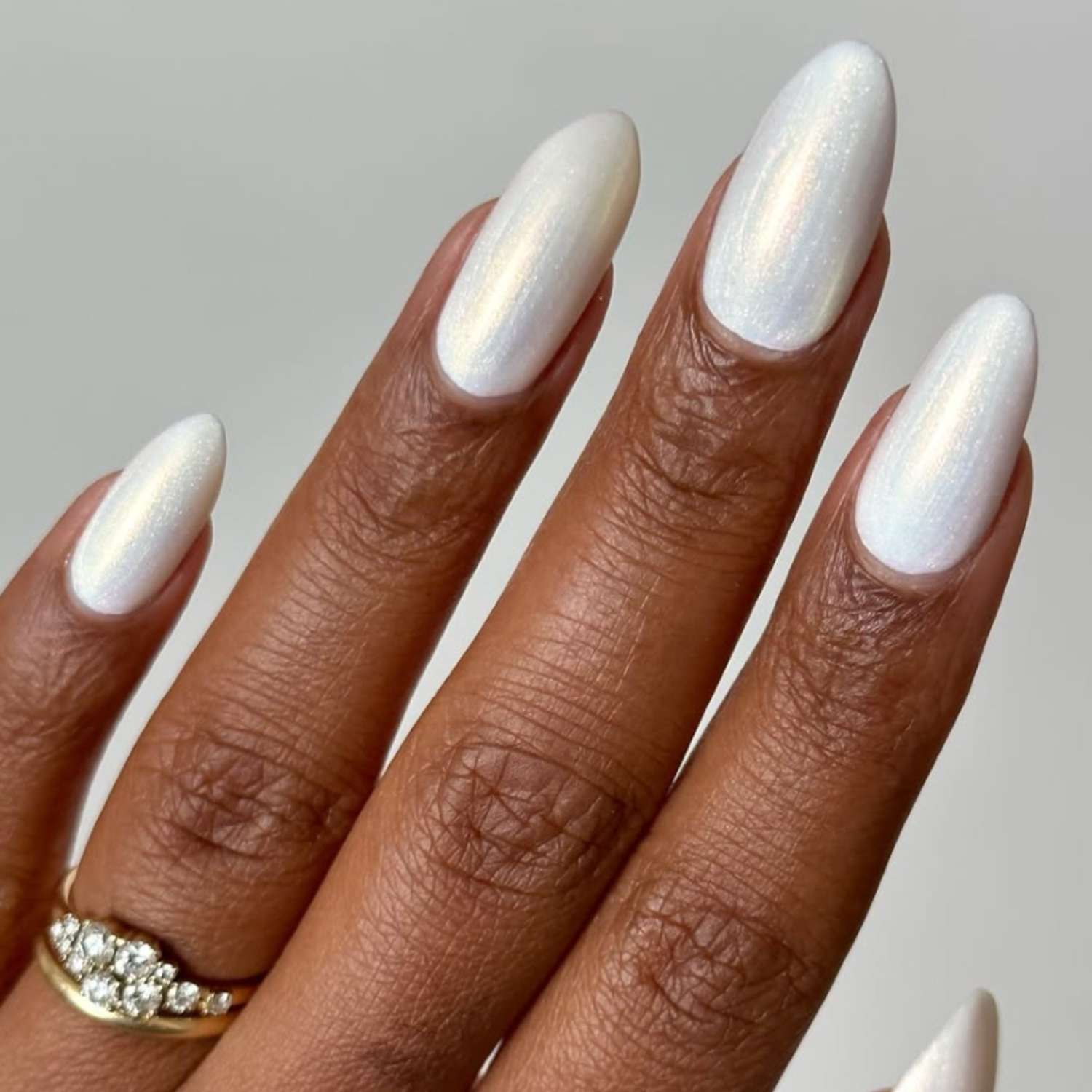 Iridescent Shimmer Oval Nails Iridescent Shimmer Oval Nails — Winter White Nails 2027