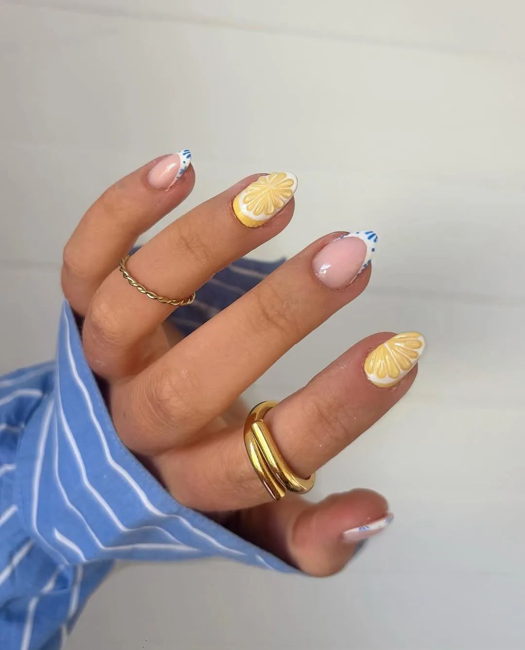 Medium Oval Pink With Lemon Accents Medium Oval Pink With Lemon Accents — Lemon Nails 2027