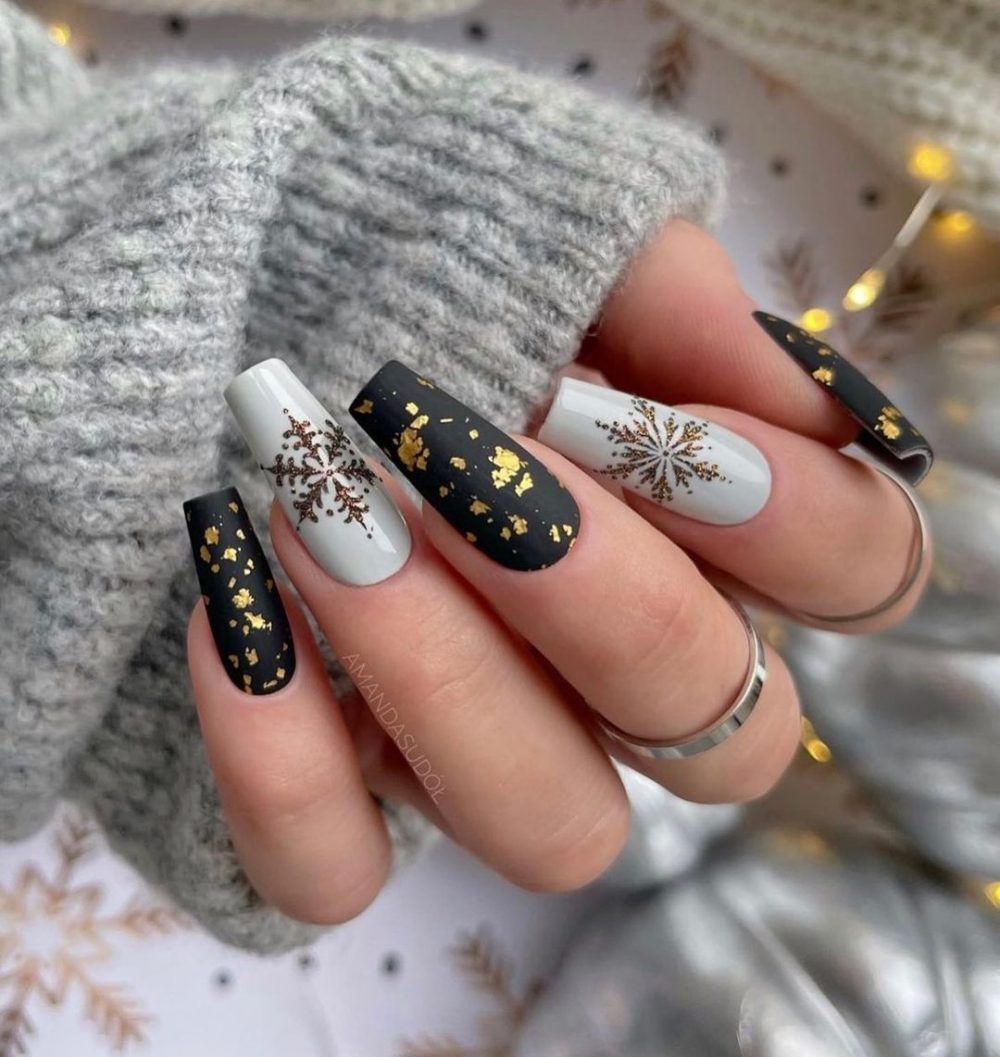 Long Coffin Matte Glossy Foil Snowflake Nails Long Coffin Matte Glossy Foil Snowflake Nails — Winter Black Nails 2027