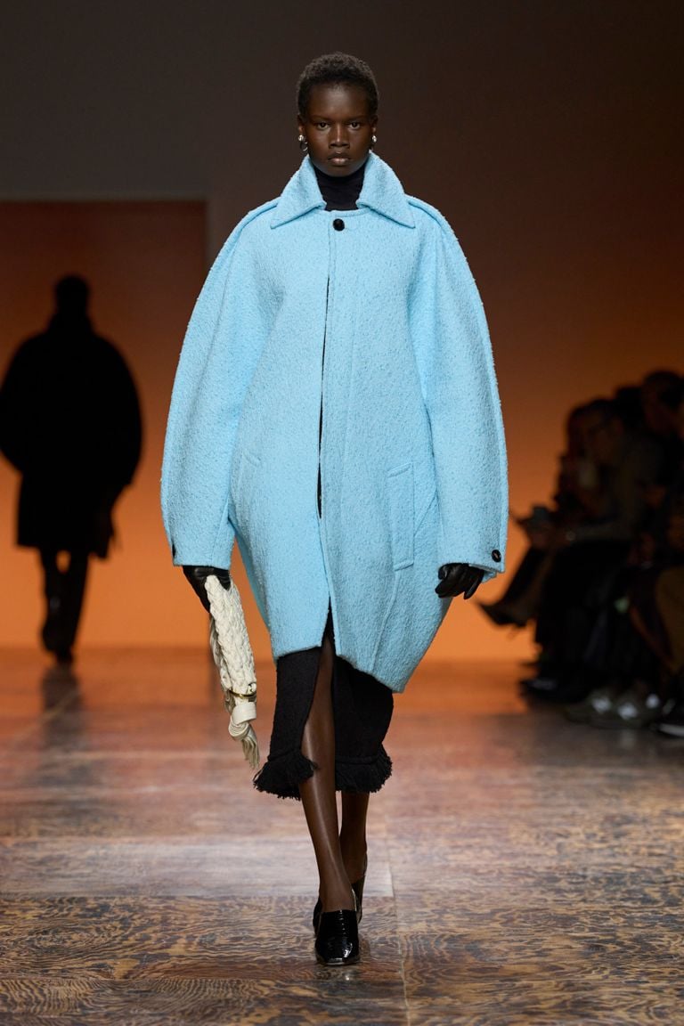 Dramatic Light Blue Wool Coat for Fashion Forward Looks Dramatic Light Blue Wool Coat for Fashion Forward Looks — Winter Blue Outfits 2027