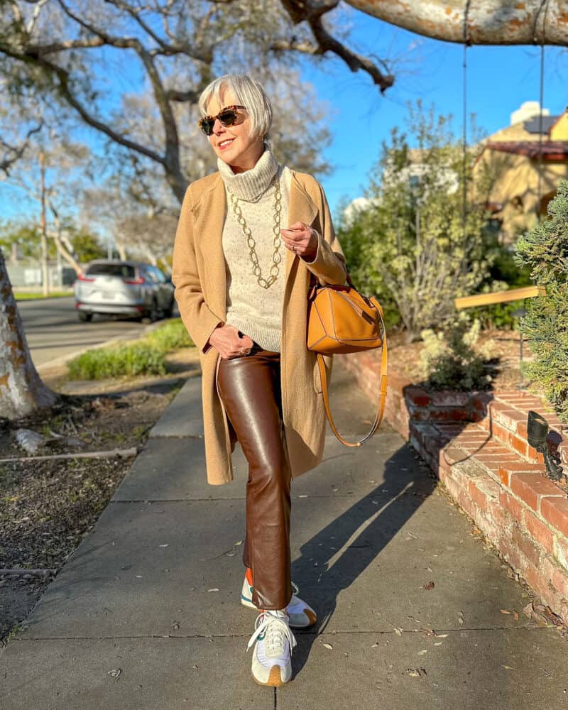 Casual Comfort: Brown Faux Leather Pants with Cream Turtleneck and Beige Coat Casual Comfort: Brown Faux Leather Pants with Cream Turtleneck and Beige Coat — Leather Pants Outfits 2027