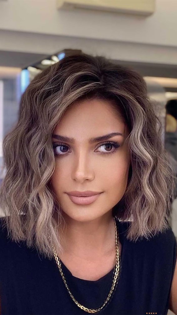 Wavy Brunette Bob With Highlights Wavy Brunette Bob With Highlights — Classic Bob 2027