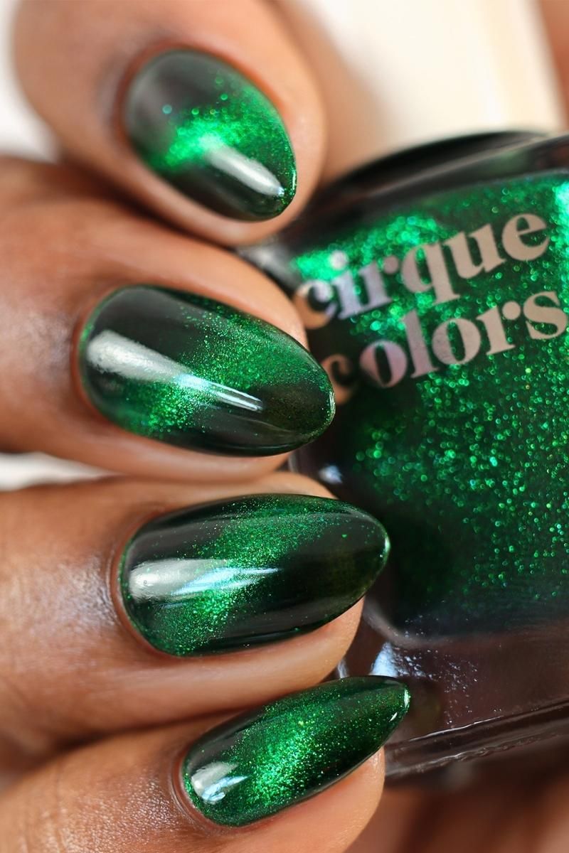 Vibrant Forest Green Cat-Eye Shimmer Vibrant Forest Green Cat-Eye Shimmer — Forest Green Nails 2027