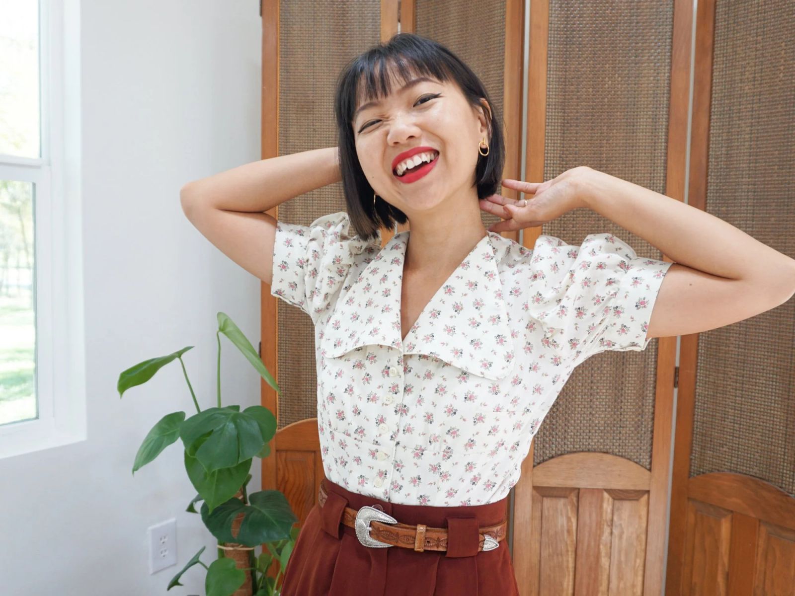 Cream Floral Print Puff Sleeve Blouse with Brown Skirt and Western Belt Cream Floral Print Puff Sleeve Blouse with Brown Skirt and Western Belt — Puff Sleeve Blouse Outfits 2027