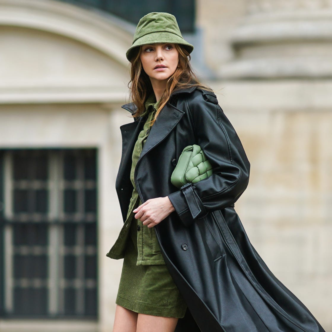 Edgy Winter Look with a Black Leather Trench and Green Accessories Edgy Winter Look with a Black Leather Trench and Green Accessories — Winter Accessories Outfits 2027