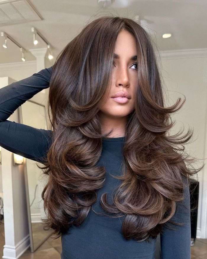 Mid-Back Voluminous Blowout With Layers Mid-Back Voluminous Blowout With Layers — Trendy Haircuts 2027