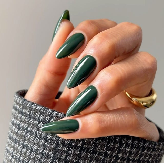 Dark Emerald Green Glossy Almond Dark Emerald Green Glossy Almond — Winter Gel Nail Colors 2027