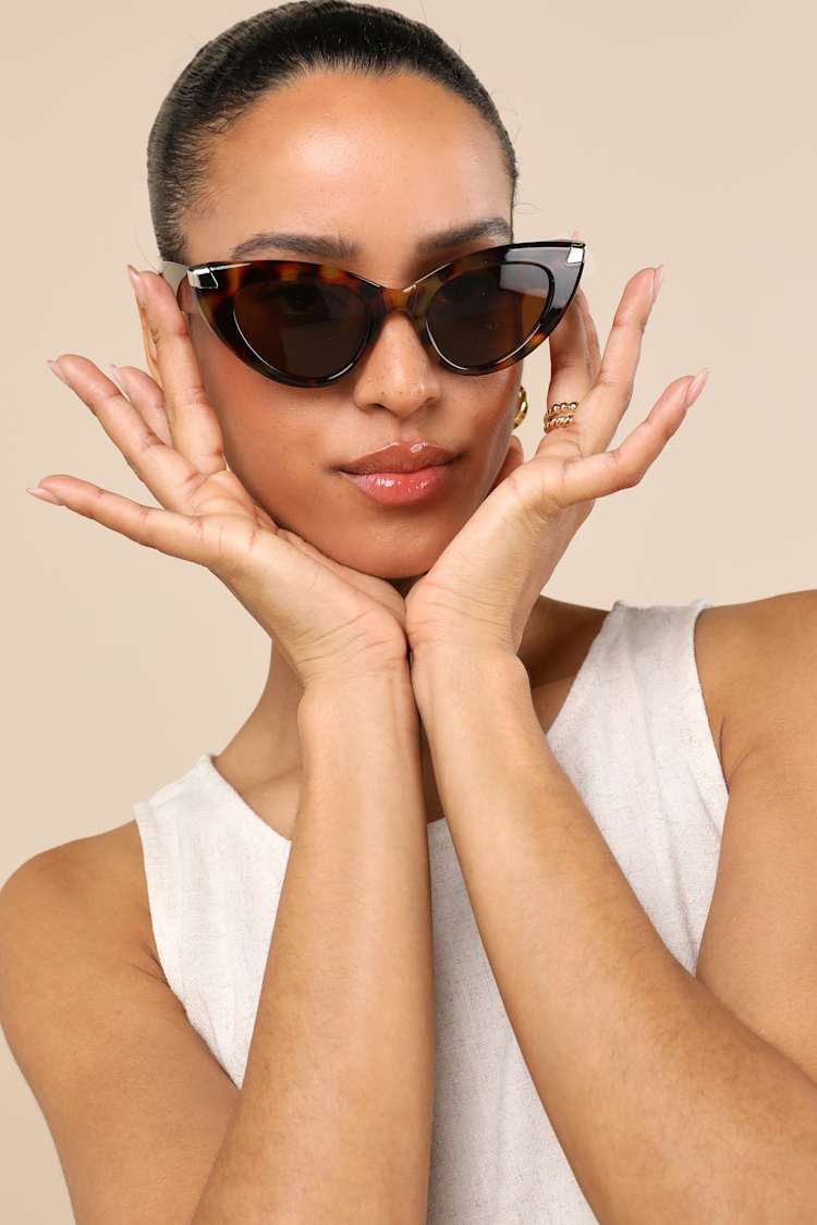 White Textured Top and Tortoiseshell Cat Eyes with Rings — Cat Eye Sunglasses Outfits 2027