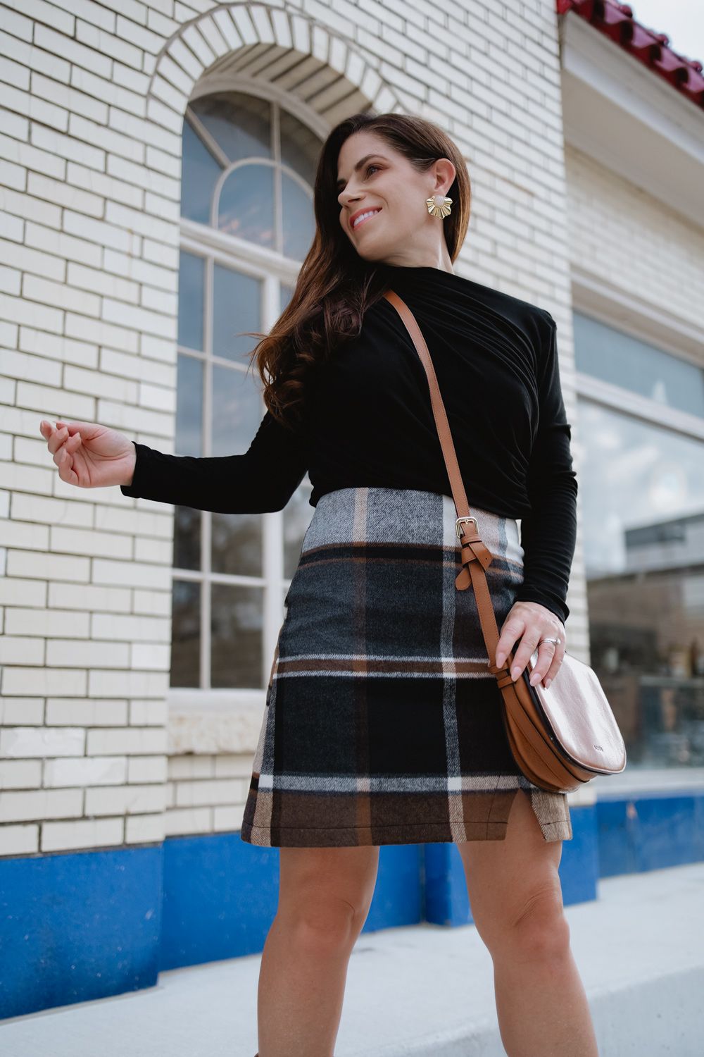 Effortless Casual with Plaid Mini and Simple Long Sleeve Effortless Casual with Plaid Mini and Simple Long Sleeve — Plaid Mini Skirt Outfits 2027