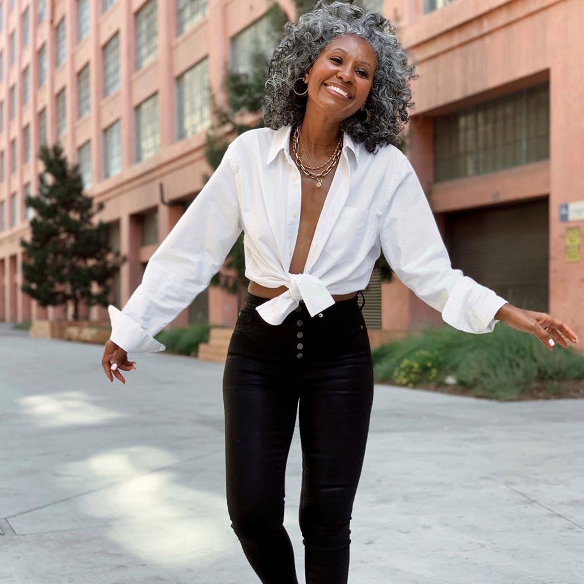Sleek and Simple: Black Skinny Jeans with Tied Shirt Sleek and Simple: Black Skinny Jeans with Tied Shirt — Jeans Outfits 2027