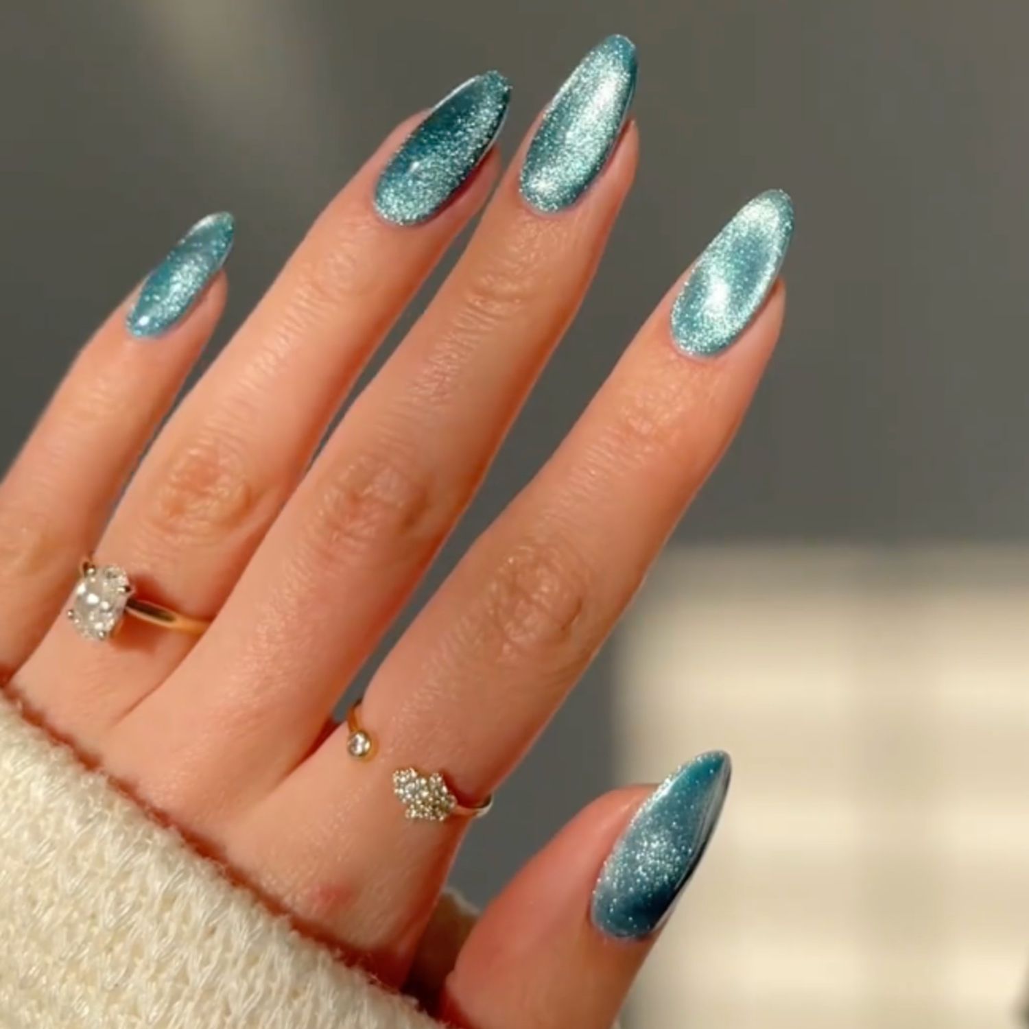 Vibrant Teal Cat-Eye Effect Nails Vibrant Teal Cat-Eye Effect Nails — New Years Eve Nails 2027