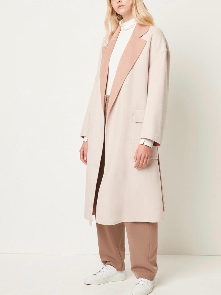 Oversized Coat with Pink Lapel for Warm Travel Oversized Coat with Pink Lapel for Warm Travel — Business Trip Outfits 2027