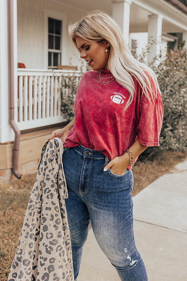Dark Wash Mom Jeans: Bold Print Pairing Dark Wash Mom Jeans: Bold Print Pairing — Mom Jeans Outfits 2027 with Graphic Tee