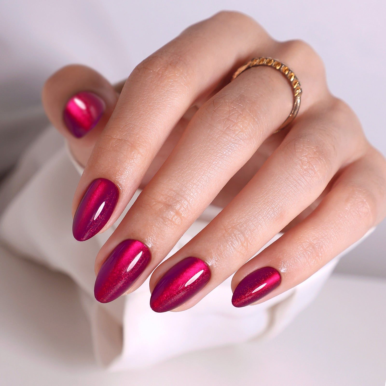Deep Plum Cat Eye Glitter Almonds Deep Plum Cat Eye Glitter Almonds — Plum Nails 2027