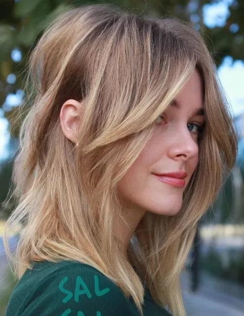 Chin Layered Bob With Honey Blonde Chin Layered Bob With Honey Blonde — Face Framing Layers 2027
