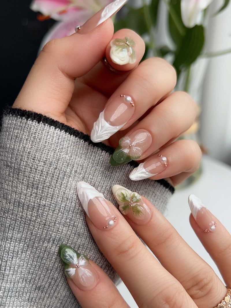 Visible Visual Idea — Floral Gel Nails 2027