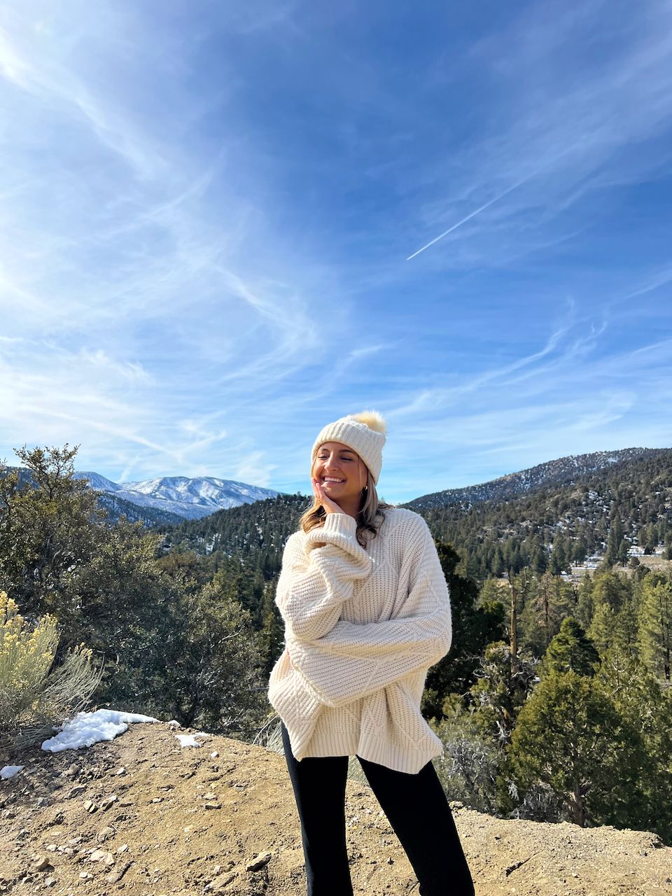 Oversized Cream Knit Sweater for Winter Outdoors Oversized Cream Knit Sweater for Winter Outdoors — California Outfits 2027