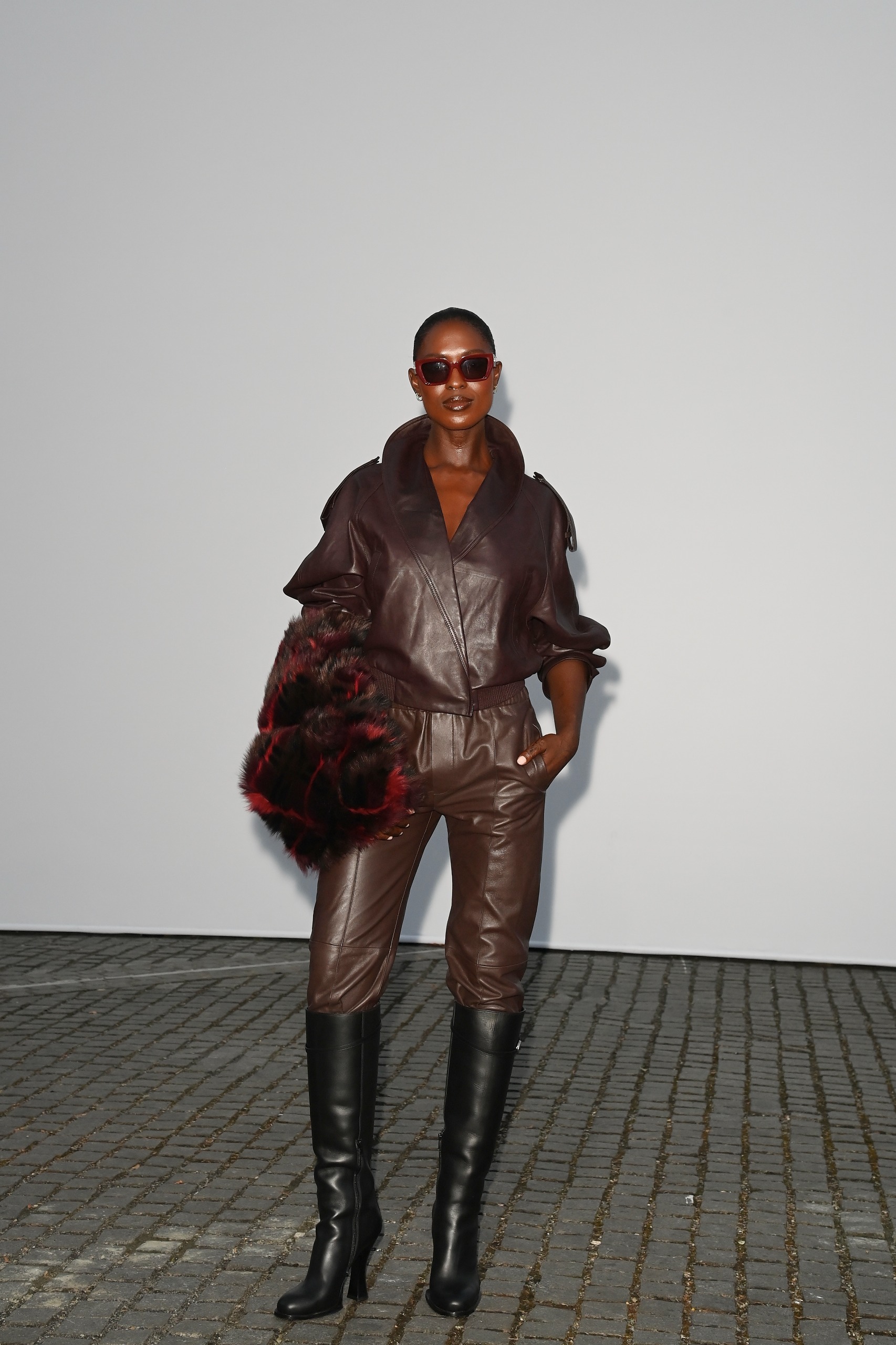 Edgy Leather Ensemble with Voluminous Sleeves and Fur Bag Accent Edgy Leather Ensemble with Voluminous Sleeves and Fur Bag Accent — Brown Outfits 2027