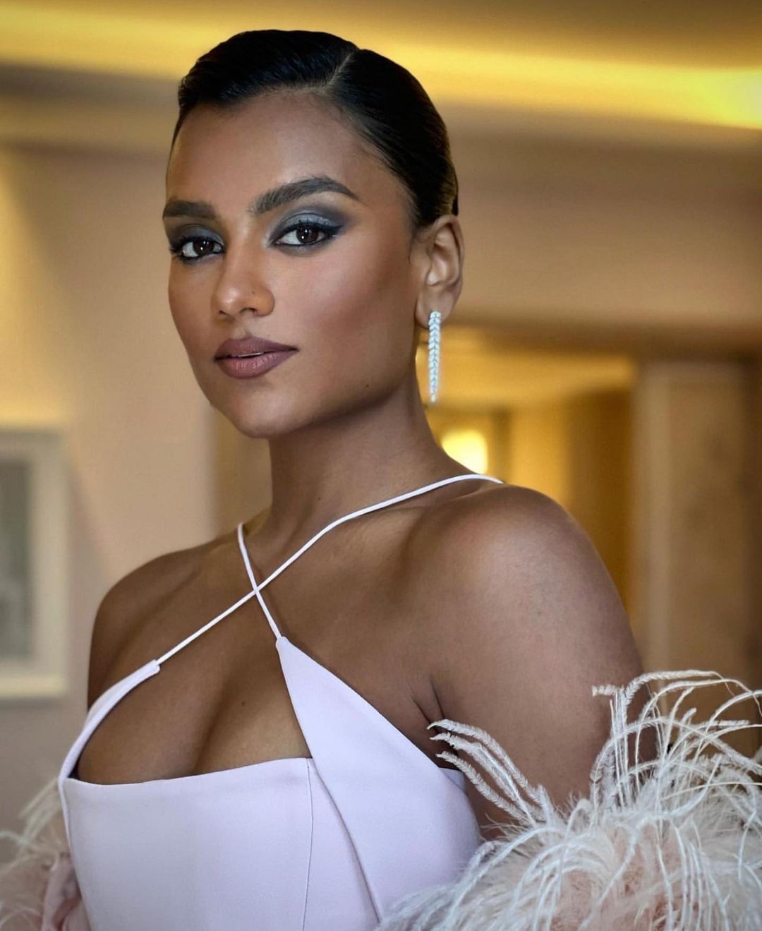 Mid-Back High Gloss Low Bun Mid-Back High Gloss Low Bun — Slicked Back Bun 2027