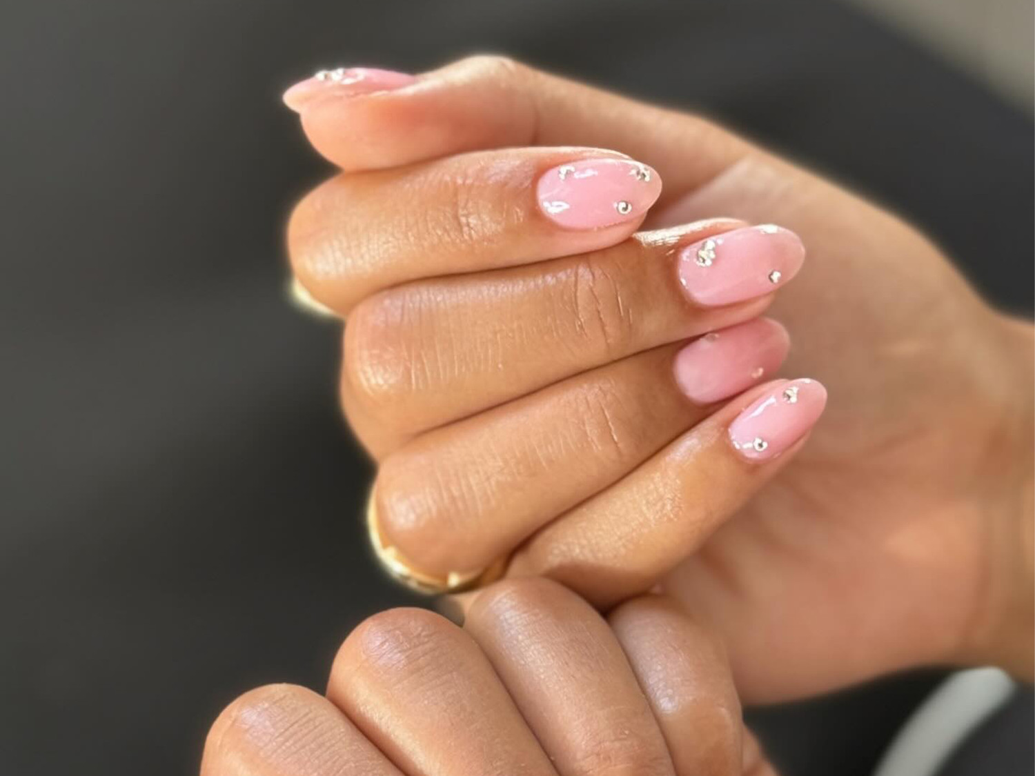Short Oval Sheer Pink Scattered Rhinestones Short Oval Sheer Pink Scattered Rhinestones — Crystal Rhinestone Nails 2027