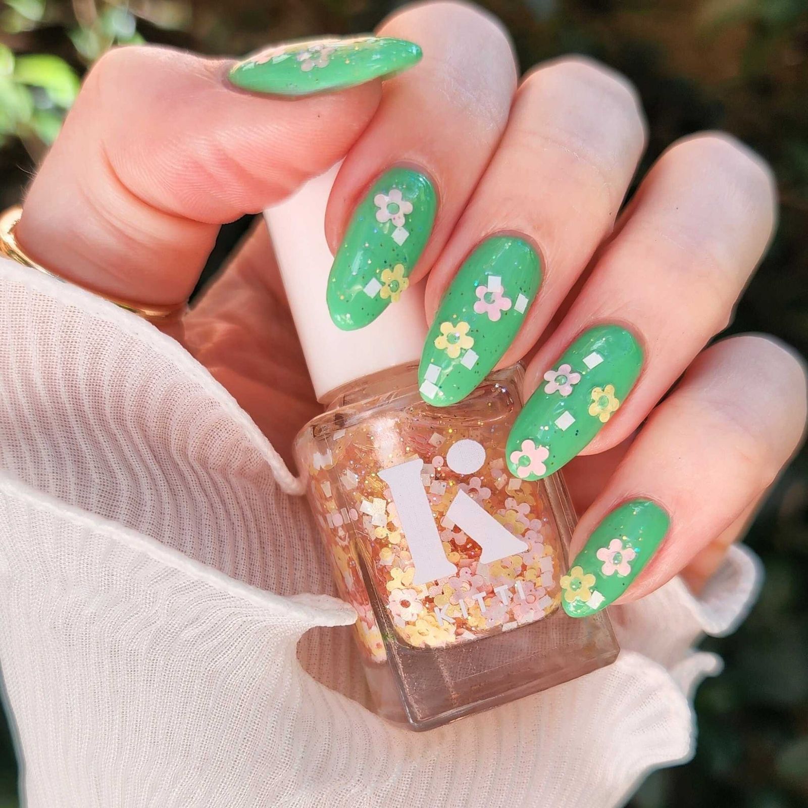 Bright Green Scattered Florals Bright Green Scattered Florals — Painted Petal Nails 2027