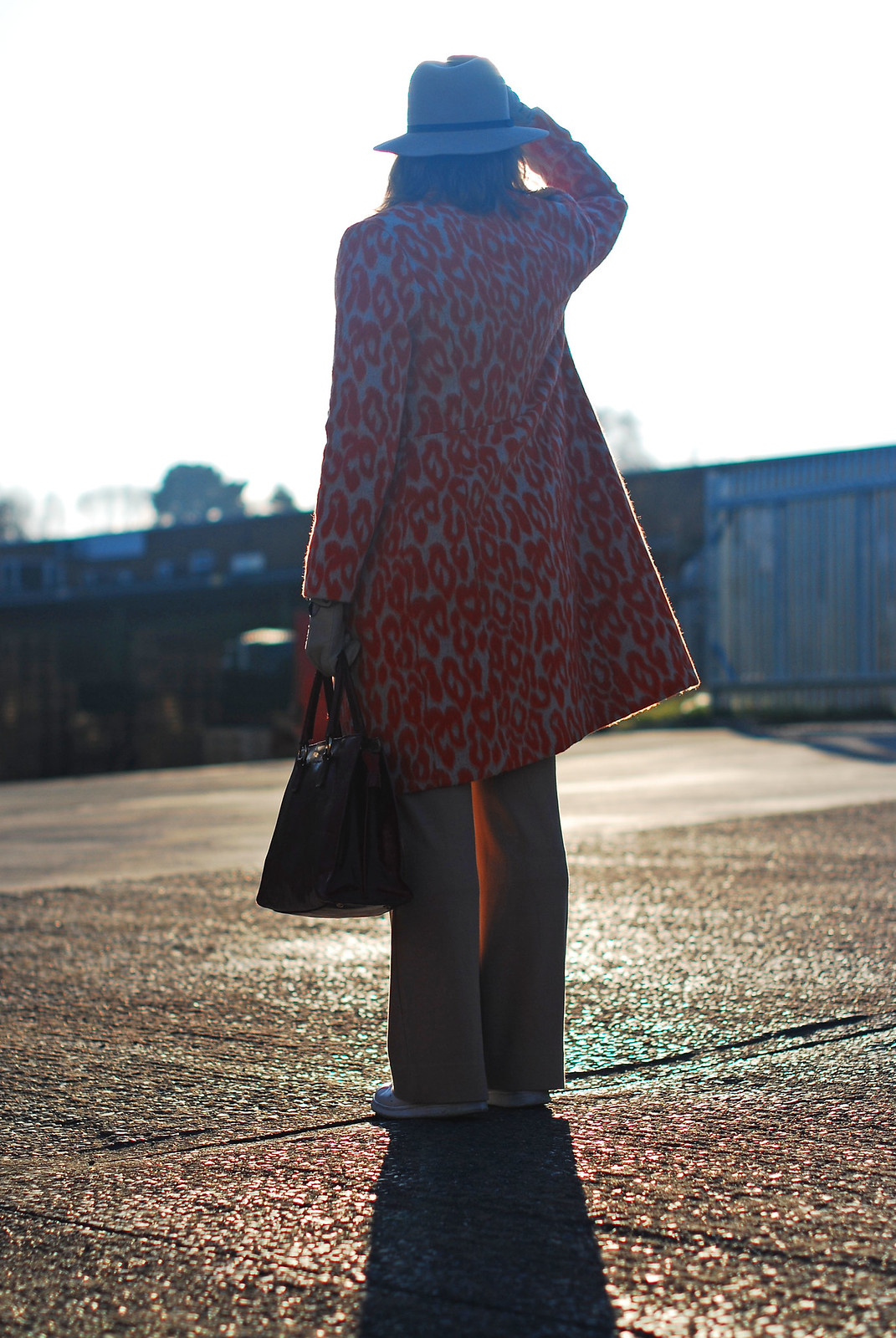 Leopard Print Coat with Beige Wide-Leg Pants Leopard Print Coat with Beige Wide-Leg Pants — Winter Colorful Outfits 2027
