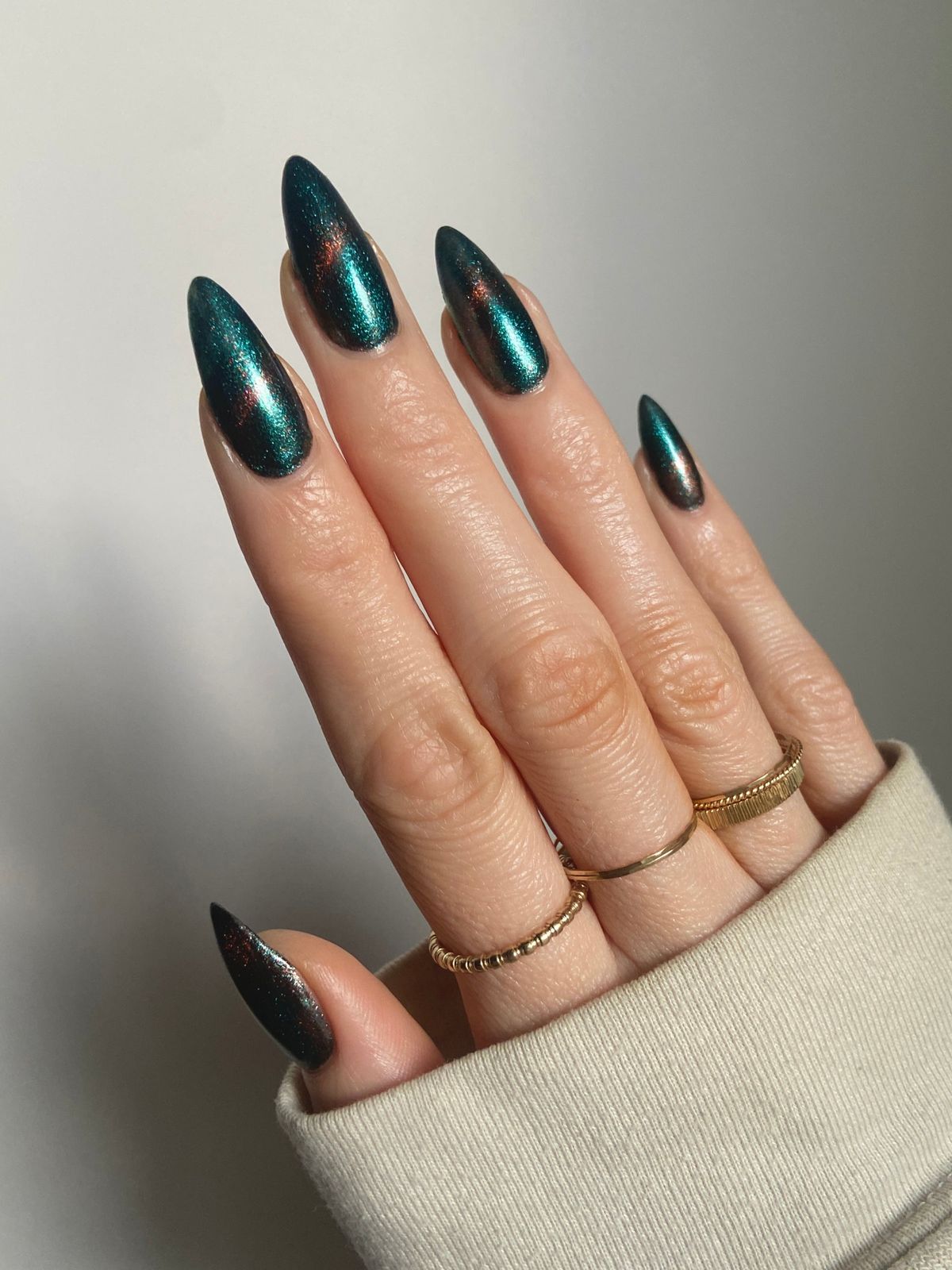 Mesmerizing Color-Shifting Emerald Chrome Mesmerizing Color-Shifting Emerald Chrome — Emerald Prom Nails 2027