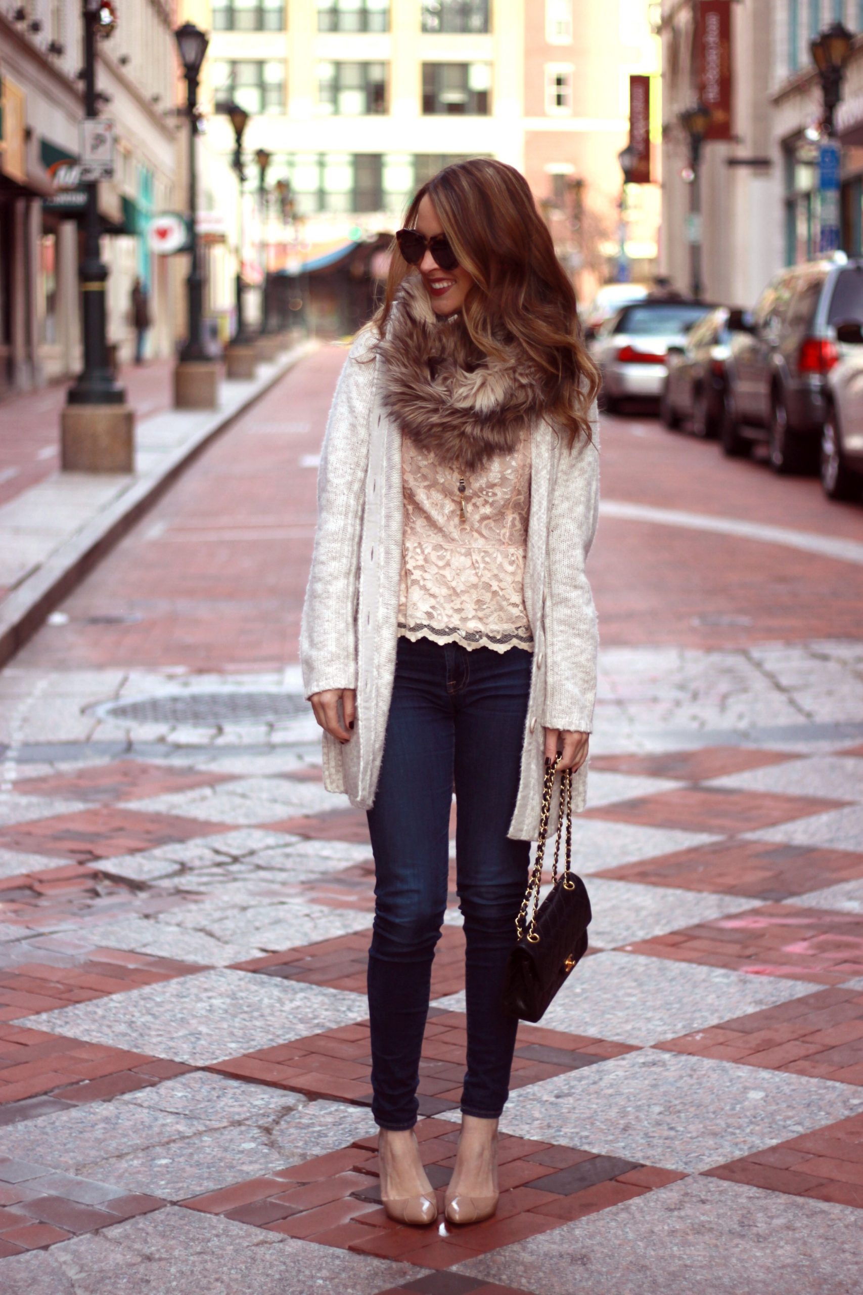 Casual Day Out with a Plush Fur Collar and Quilted Handbag Casual Day Out with a Plush Fur Collar and Quilted Handbag — Winter Accessories Outfits 2027