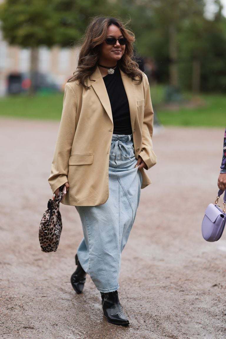 Maxi Skirt and Blazer with Black Cowboy Boots for Casual Cool Maxi Skirt and Blazer with Black Cowboy Boots for Casual Cool — Cowboy Boots Outfits 2027