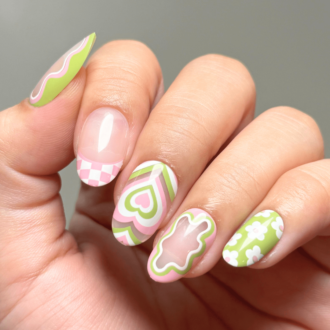Playful Graphic Wavy Lines Round Nails Playful Graphic Wavy Lines Round Nails — Short Press On Nails 2027