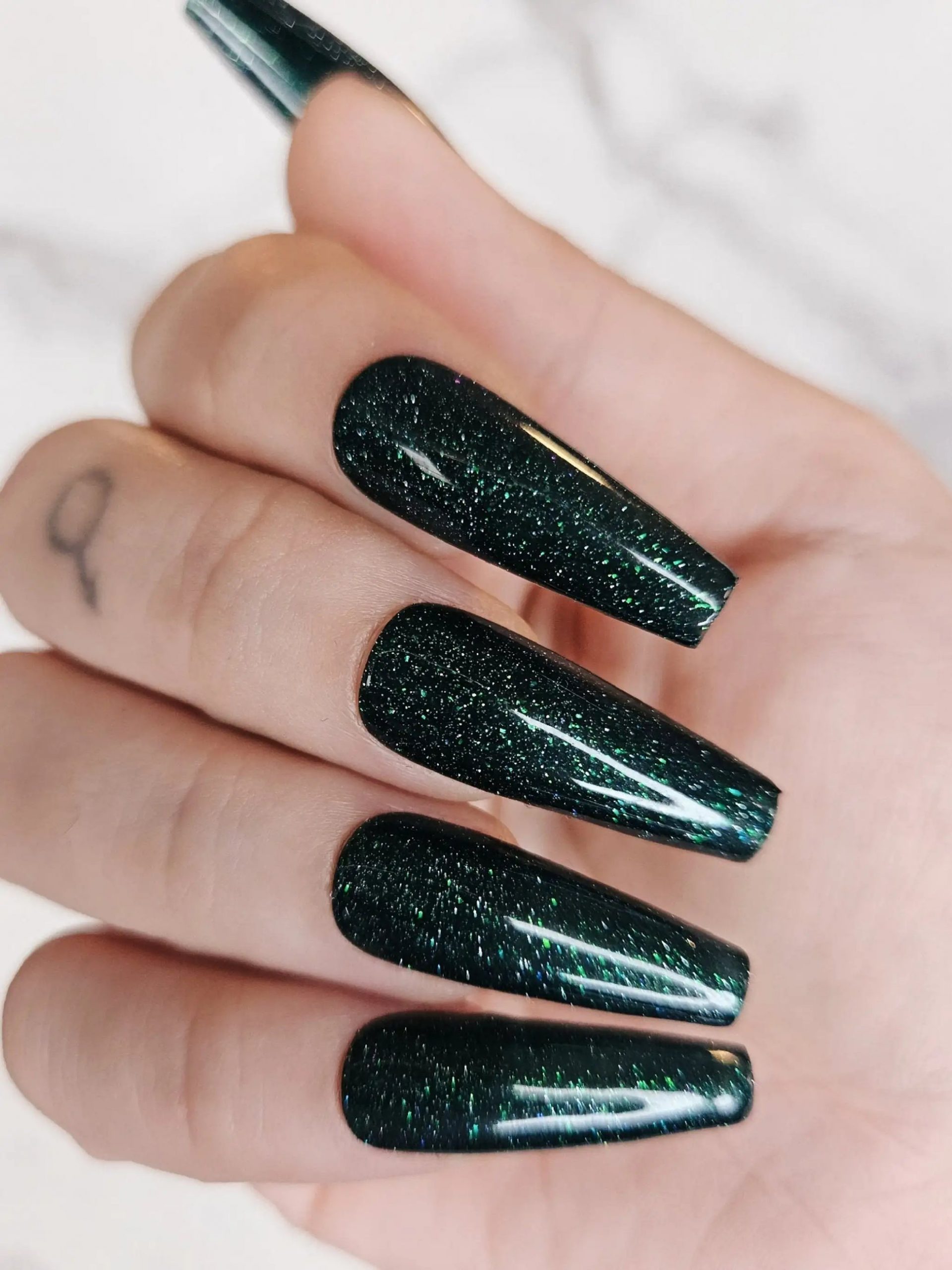 Long Coffin Dark Green Glitter Nails Long Coffin Dark Green Glitter Nails — Glitter Nails 2027