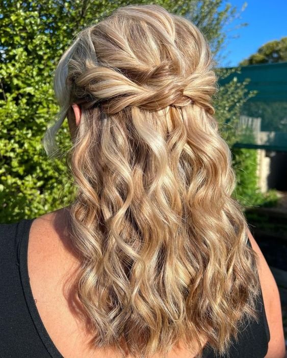 Shoulder Visual Idea Shoulder Visual Idea — Holiday Hairstyles 2026