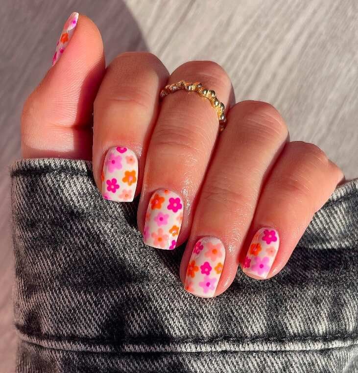 Vibrant All-Over Floral Print Vibrant All-Over Floral Print — Short Floral Nails 2027